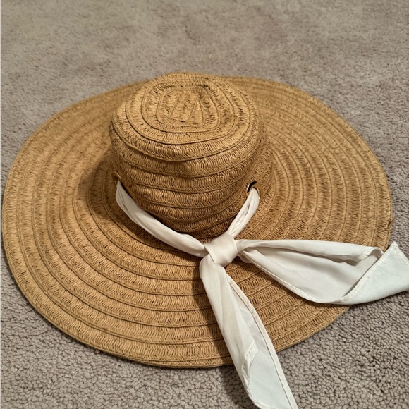 Elegant Tan Sun Hat with White Ribbon - Picture 1 of 4
